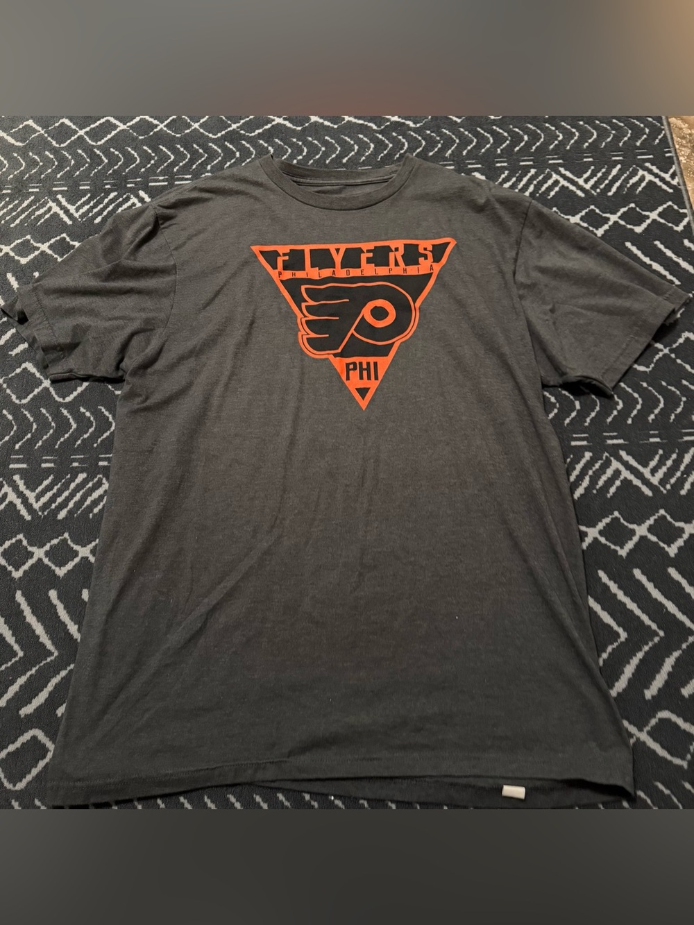 SOLD Men’s Philadelphia flyers shirt